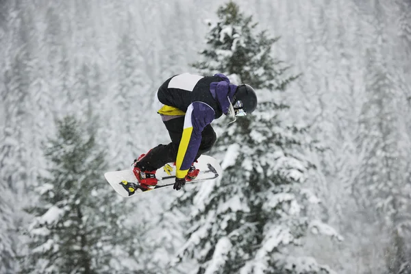 Snowboard hoppa — Stockfoto