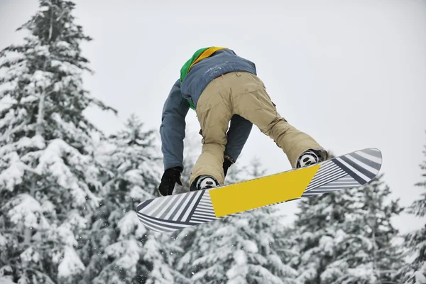 单板滑雪跳跃 — 图库照片