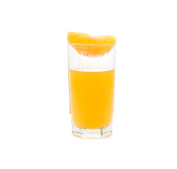 Glas mit Orangensaft und Orangenfrieden — Stockfoto