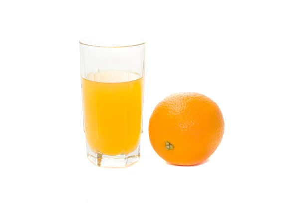 Vidro com suco de laranja e laranja — Fotografia de Stock