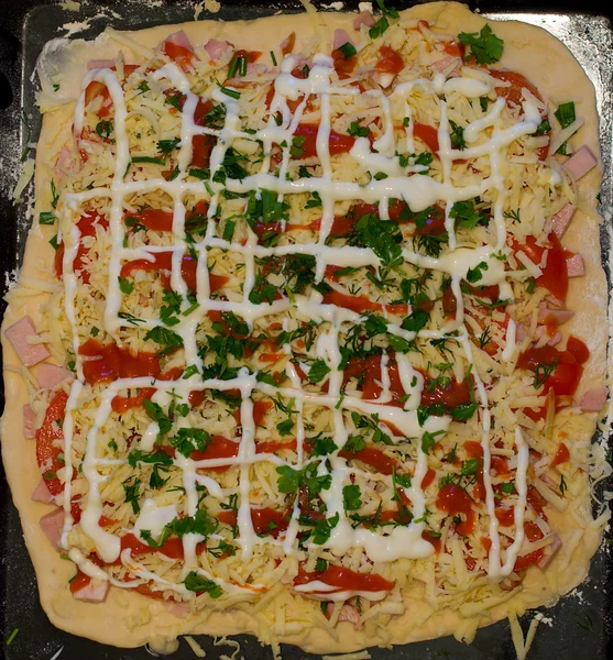 Pizza before bake — Stock Photo, Image