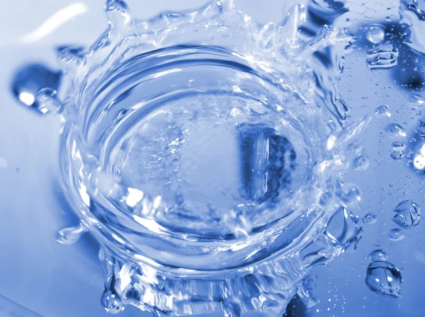 Blauwe corona van waterdruppel — Stockfoto