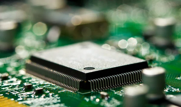 Chip on green circuit board — Stock Photo, Image