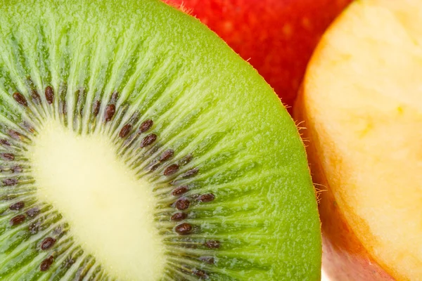 Close-up kiwi and apples — Stock Photo, Image