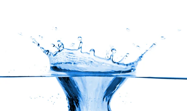 Salpicadura de primer plano en agua azul — Foto de Stock