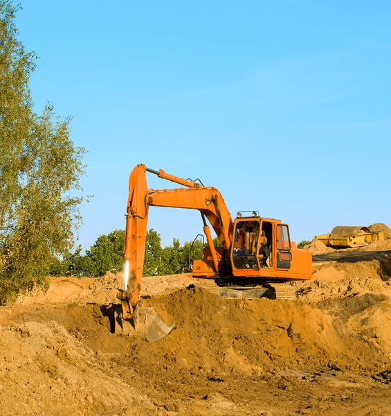 Excavator on gravel — Stock Photo, Image