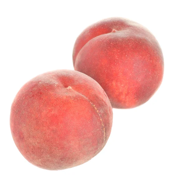 Två mogna persikor isolerade — Stockfoto