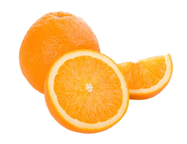 Pomarańcze z pozostawia pełne, pół, kwartał — Zdjęcie stockowe