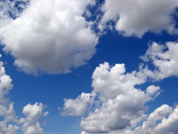 Chmury na niebie — Zdjęcie stockowe