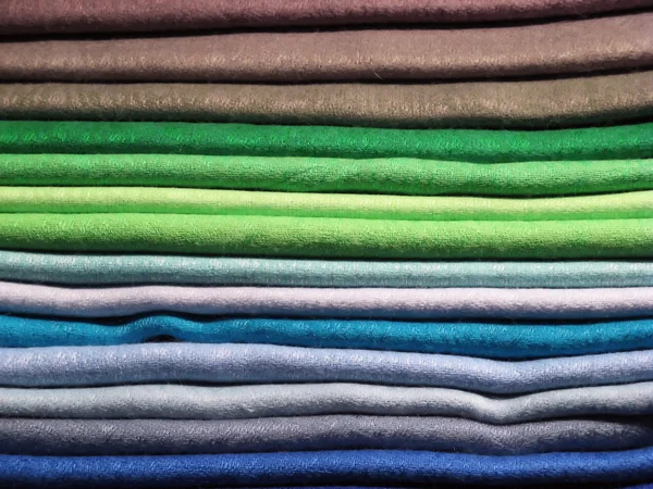 Set farbiger Kleidung — Stockfoto