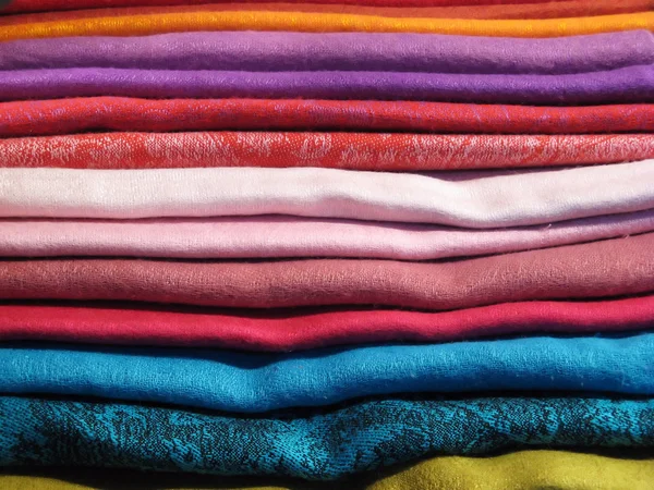 Uppsättning färgade kläder — Stockfoto