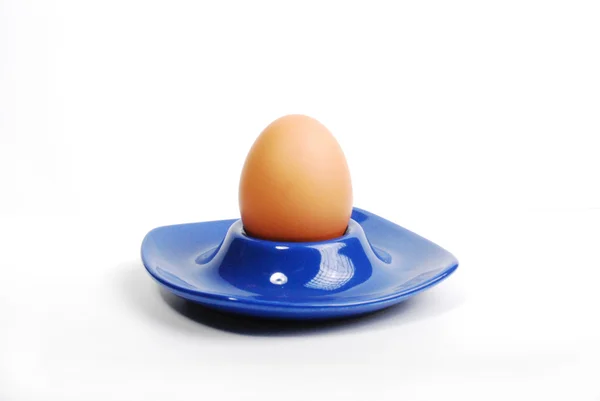 Яйцо и соль — стоковое фото