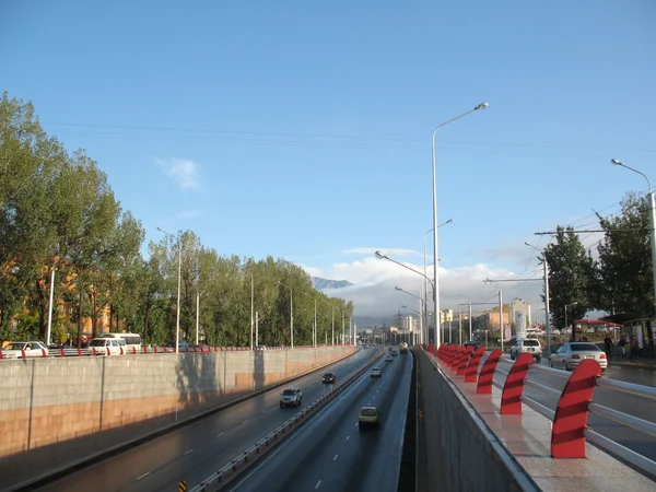 Dağ ve yol — Stok fotoğraf