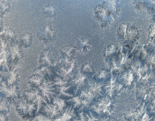 冬のウィンドウ上の雪のパターン — ストック写真