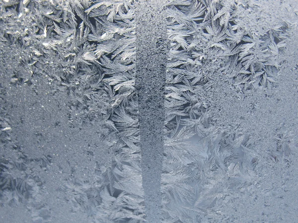 Padrão de neve na janela de inverno — Fotografia de Stock