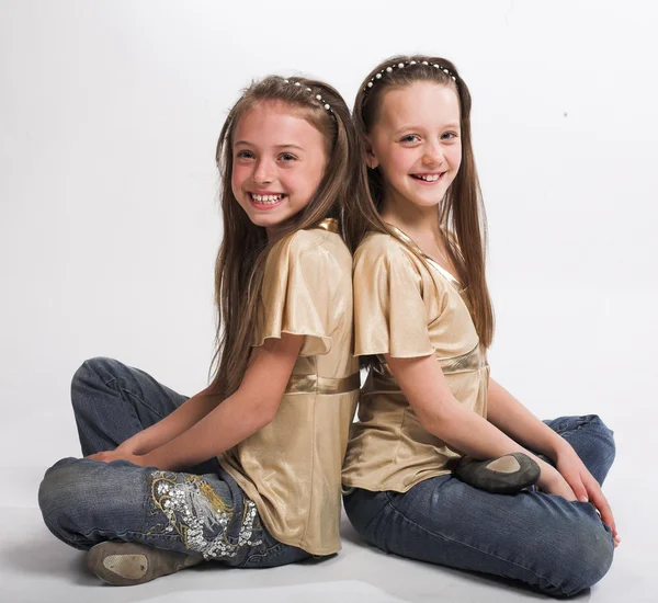 Два маленьких дівчаток — стокове фото
