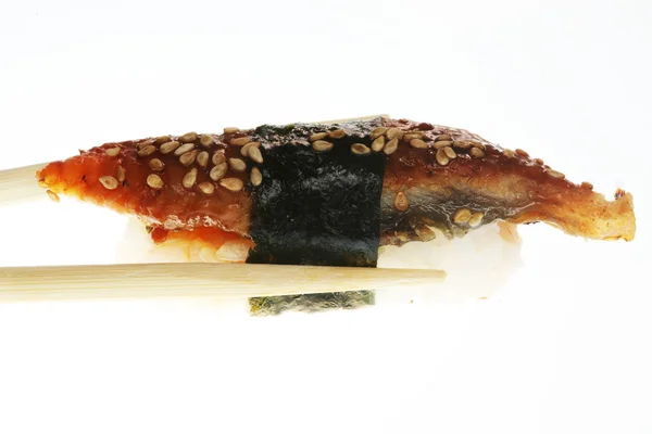 Sushi met stokjes geschoten op wit — Stockfoto