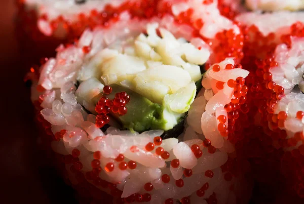 Rolos com salmão, caranguejo e abacate — Fotografia de Stock