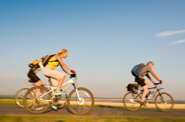 骑自行车者在运动中 — 图库照片