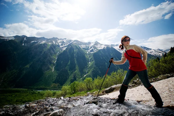 Trekking in de bergen — Stockfoto