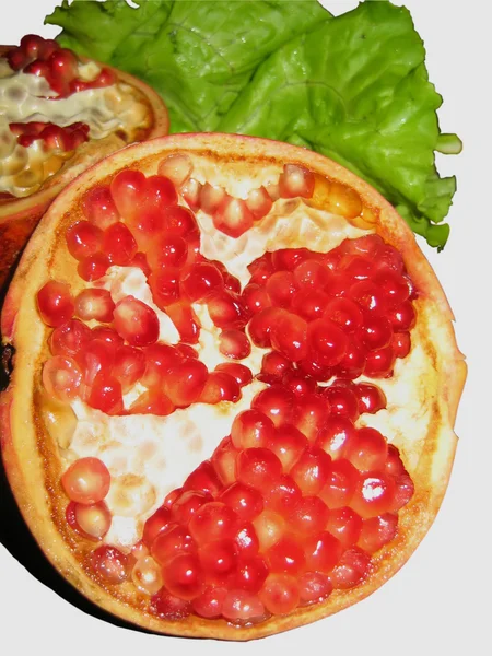 Beyaz arkaplanda nar kes.