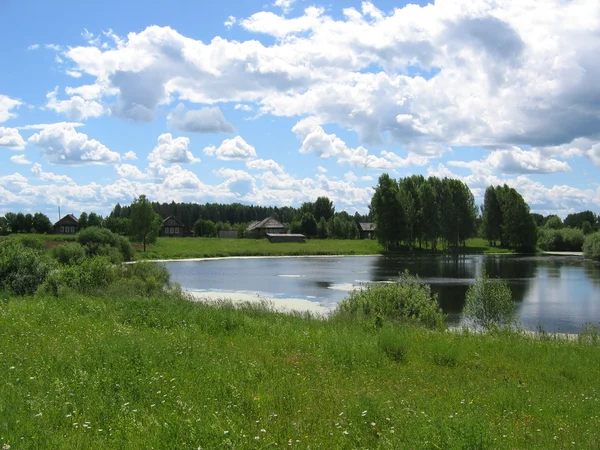 Селище на березі озера Ліцензійні Стокові Фото