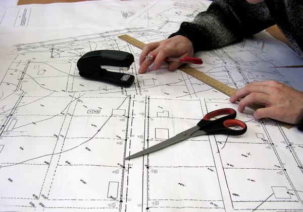 İşteki tasarımcı.