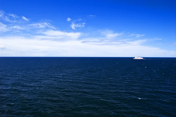 Navio de cruzeiro no mar Báltico — Fotografia de Stock