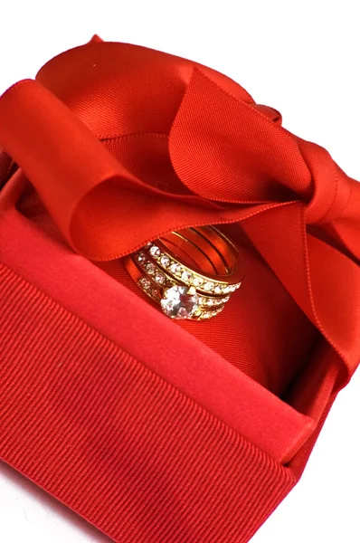 Caja de regalo con anillo — Foto de Stock