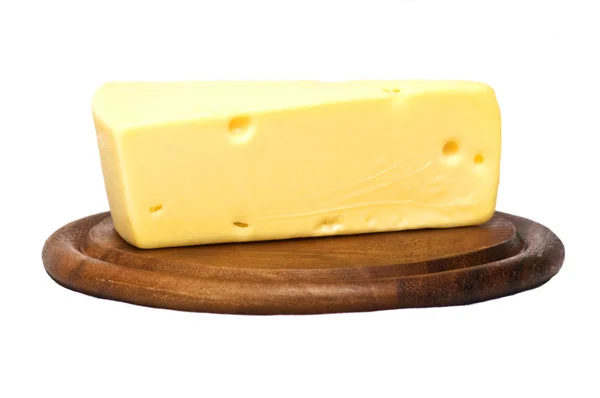 목 판에 치즈 — 스톡 사진