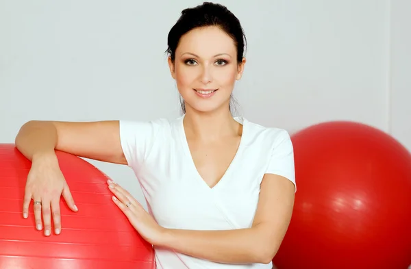Žena dělá fitness cvičení — Stock fotografie