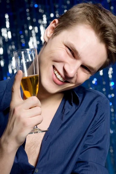 Uomo con bicchiere di champagne — Foto Stock
