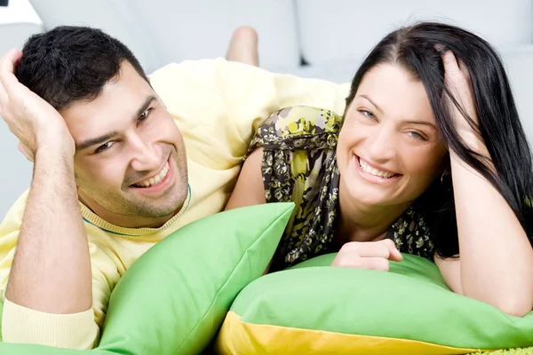 Retrato de pareja feliz en casa — Foto de Stock