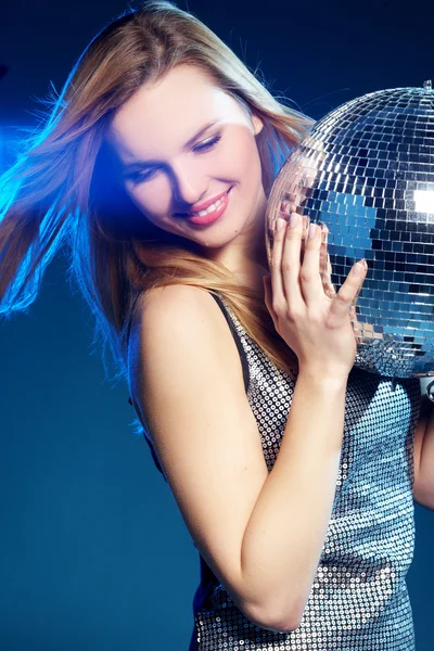 Kobieta z disco ball — Zdjęcie stockowe