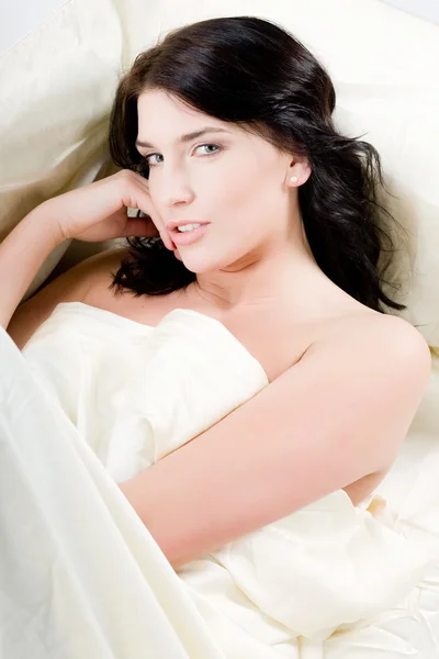 Sexy žena v posteli — Stock fotografie