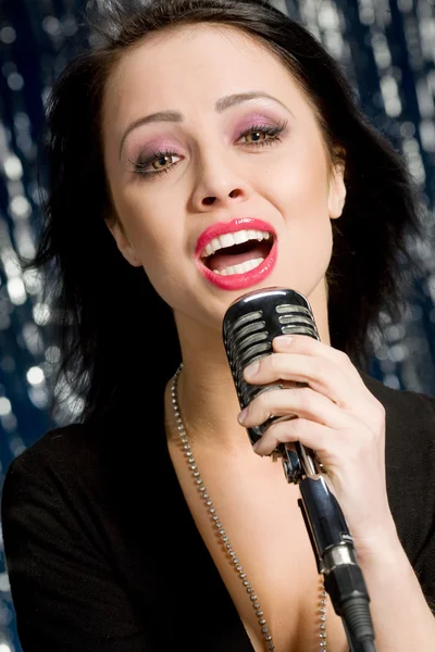 Nő énekel — Stock Fotó