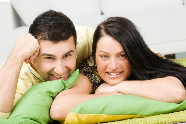 Szczęśliwa para w domu — Zdjęcie stockowe