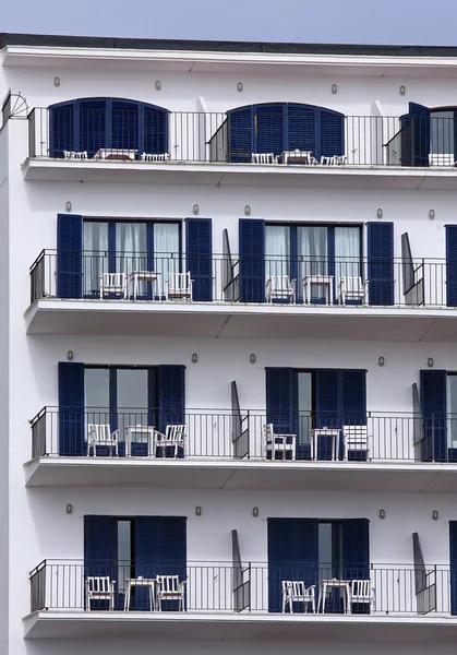 Kék-fehér apartmanok — Stock Fotó