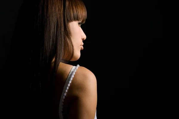 A jovem mulher com cabelo marrom — Fotografia de Stock