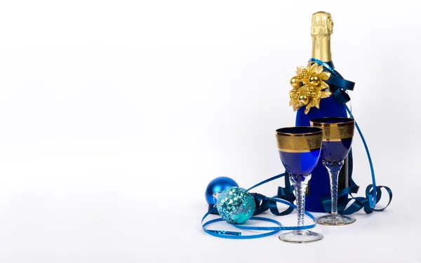 Новогоднее шампанское и бокалы Стоковое Фото