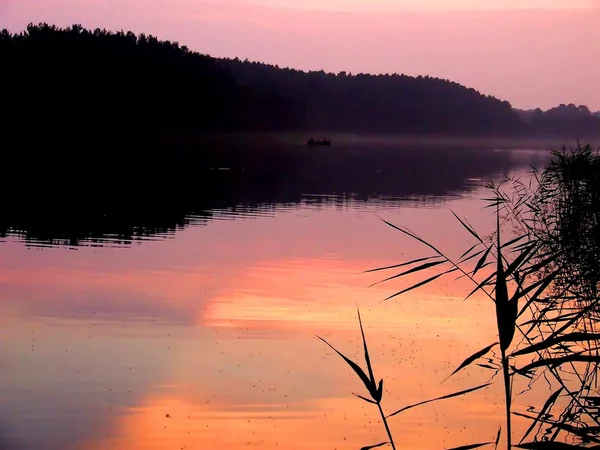 Západ slunce u jezera — Stock fotografie