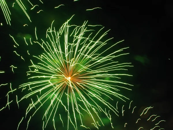 Grünes Feuerwerk — Stockfoto