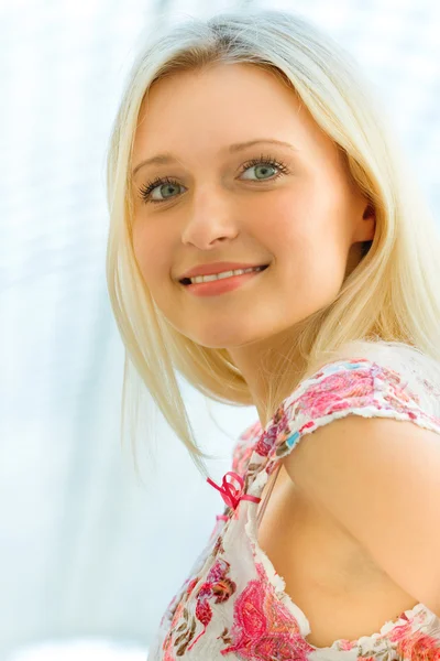 Portrét krásné mladé ženy — Stock fotografie