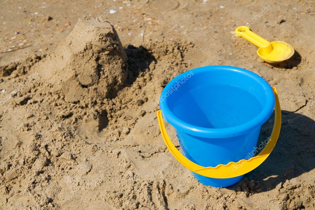 Blue bucket and yellow spade — Stock Photo © Sergios 1798118