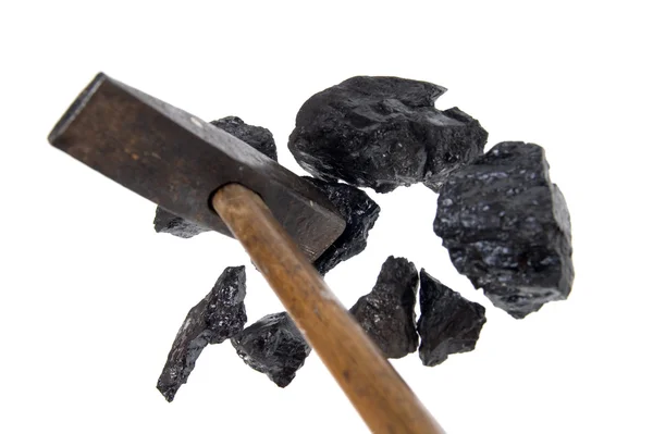 Изолированный уголь молотком, углеродные наггетсы — стоковое фото