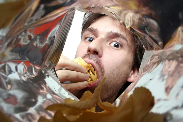 Eating chips — Stock Photo, Image