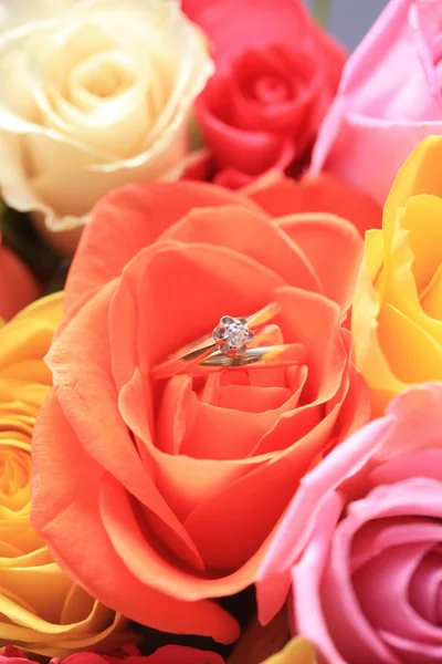 Bruiloft instellen in een roos — Stockfoto
