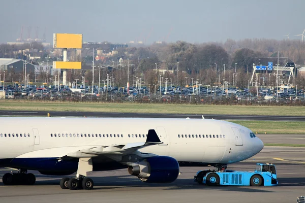 Avião retirado do portão — Fotografia de Stock
