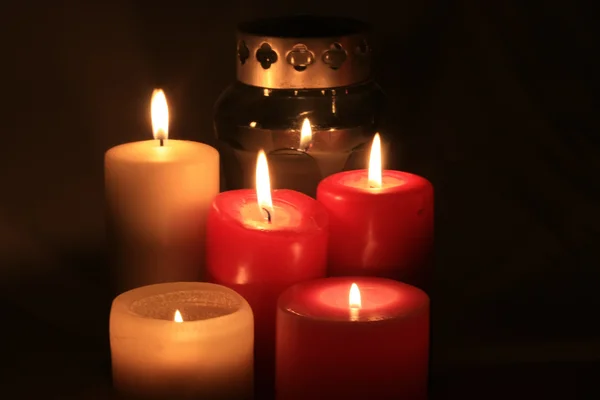 燃烧的蜡烛群 — 图库照片