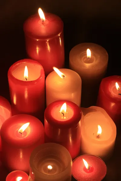 Grupo de velas ardientes —  Fotos de Stock